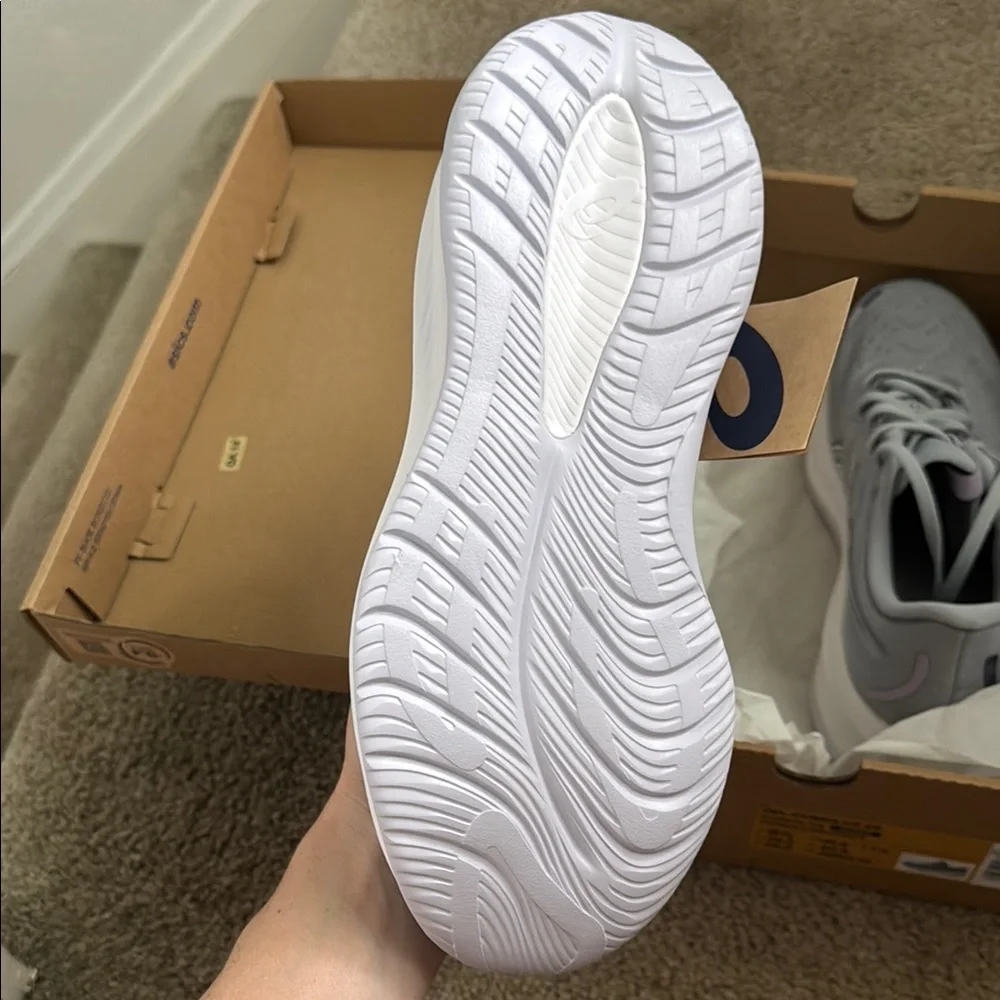 Asics Light Gray Gel Cumulus 26 Sneakers - Picture 3 of 4